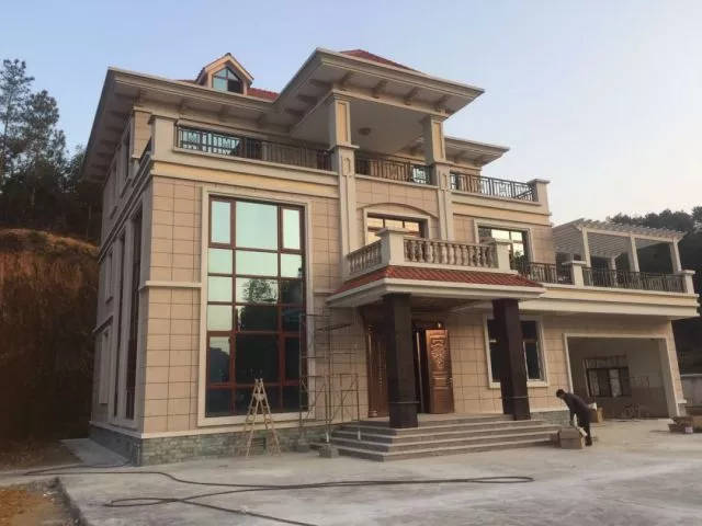 真石漆分格、底漆、罩面漆施工及噴涂厚度